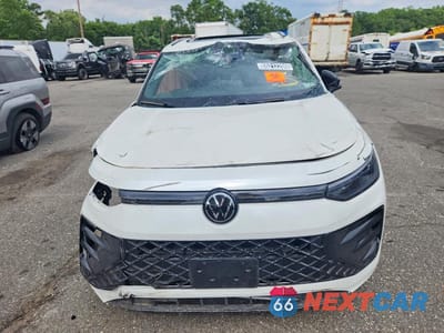 Piąte zdjęcie samochodu w środku: 2026 VOLKSWAGEN TIGUAN SE R-LINE BLACK VIN:3VVGR7RM3TM078049 - miniatura