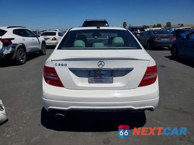 Zdjęcie 6 z 13 samochodu: 2014 MERCEDES-BENZ C 250 VIN:WDDGF4HBXEG245306 - miniatura