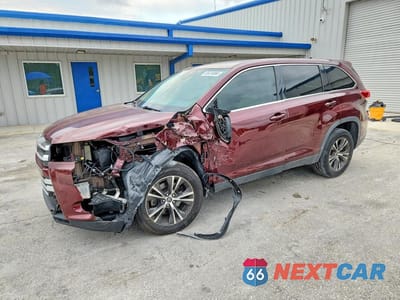 2019 TOYOTA HIGHLANDER LE PLUS 5TDZZRFH4KS294484 - główne zdjęcie licytacji z USA - miniatura