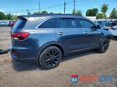 Trzecie zdjęcie samochodu z tyłu: 2020 KIA SORENTO S VIN:5XYPGDA59LG662167 - miniatura