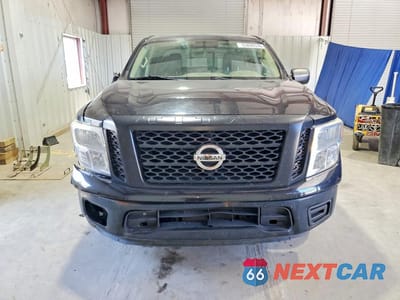 Piąte zdjęcie samochodu w środku: 2017 NISSAN TITAN S VIN:1N6AA1EK8HN544386 - miniatura