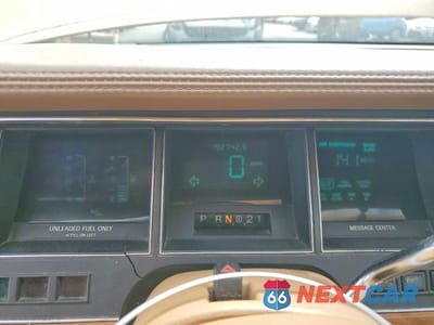 Zdjęcie 9 z 12 samochodu: 1994 LINCOLN TOWN CAR EXECUTIVE VIN:1LNLM81W5RY693239 - miniatura