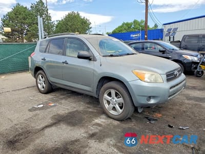 Czwarte zdjęcie samochodu z boku: 2006 TOYOTA RAV4 BASE VIN:JTMBD33V266015420 - miniatura