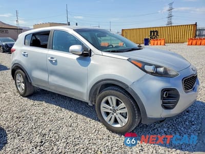 Czwarte zdjęcie samochodu z boku: 2017 KIA SPORTAGE LX VIN:KNDPMCAC6H7163767 - miniatura