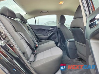 Zdjęcie 10 z 12 samochodu: 2017 KIA FORTE S VIN:3KPFL4A76HE125530 - miniatura