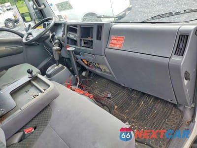 Zdjęcie 8 z 12 samochodu: 2015 ISUZU NPR HD DELIVERY TRUCK VIN:54DC4W1B2FS806015 - miniatura
