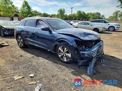 Czwarte zdjęcie samochodu z boku: 2024 AUDI Q8 E-TRON PREMIUM PLUS VIN:WA15AAGE7RB021708 - miniatura