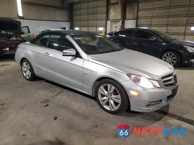 Czwarte zdjęcie samochodu z boku: 2012 MERCEDES-BENZ E 350 VIN:WDDKK5KF2CF139734 - miniatura