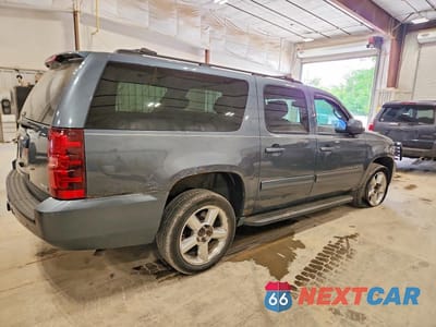 Trzecie zdjęcie samochodu z tyłu: 2010 CHEVROLET SUBURBAN K1500 LT VIN:1GNUKJE3XAR200490 - miniatura