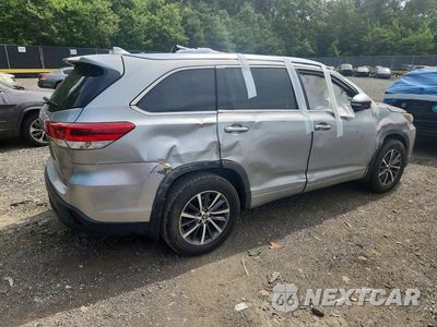 Trzecie zdjęcie samochodu z tyłu: 2018 TOYOTA HIGHLANDER XLE VIN:5TDJZRFH4JS843936 - miniatura