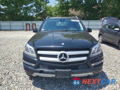 Piąte zdjęcie samochodu w środku: 2015 MERCEDES-BENZ GL 350 BLUETEC VIN:4JGDF2EE8FA529033 - miniatura