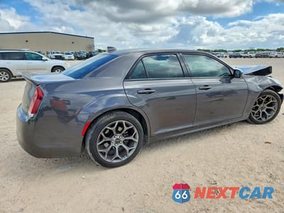 Trzecie zdjęcie samochodu z tyłu: 2018 CHRYSLER 300 S VIN:2C3CCABG8JH142988 - miniatura