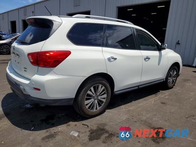 Trzecie zdjęcie samochodu z tyłu: 2018 NISSAN PATHFINDER SV VIN:5N1DR2MM1JC617242 - miniatura