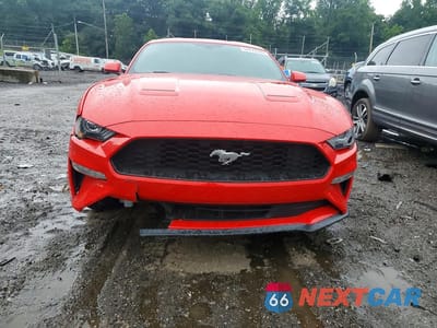 Piąte zdjęcie samochodu w środku: 2020 FORD MUSTANG VIN:1FA6P8TH2L5186952 - miniatura