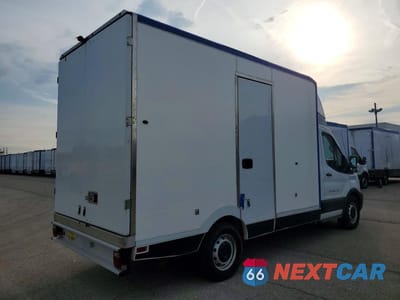 Trzecie zdjęcie samochodu z tyłu: 2020 FORD TRANSIT DELIVERY TRUCK VIN:1FDBW5Z80LKA71135 - miniatura