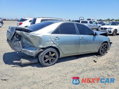 Trzecie zdjęcie samochodu z tyłu: 2005 TOYOTA CAMRY LE VIN:4T1BE32K55U529451 - miniatura