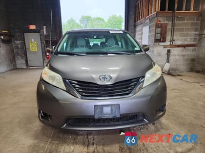 Piąte zdjęcie samochodu w środku: 2011 TOYOTA SIENNA LE VIN:5TDKK3DC8BS142556 - miniatura