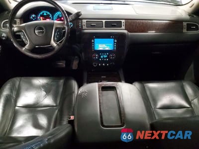 Zdjęcie 8 z 13 samochodu: 2011 GMC YUKON DENALI VIN:1GKS2EEF3BR106605 - miniatura