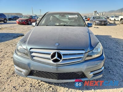 Piąte zdjęcie samochodu w środku: 2012 MERCEDES-BENZ C 250 VIN:WDDGF4HBXCA607330 - miniatura