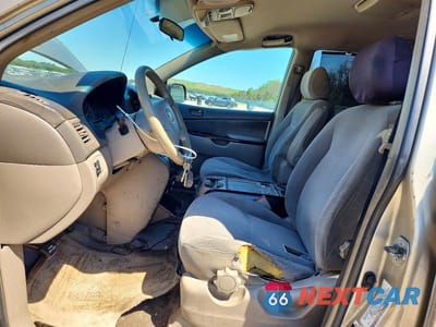 Zdjęcie 7 z 13 samochodu: 2004 TOYOTA SIENNA LE 7 PASSENGER VIN:5TDZA23C24S218207 - miniatura