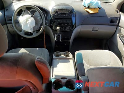Zdjęcie 8 z 13 samochodu: 2004 TOYOTA SIENNA LE 7 PASSENGER VIN:5TDZA23C84S089504 - miniatura
