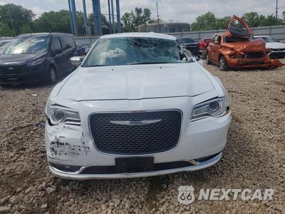 Piąte zdjęcie samochodu w środku: 2018 CHRYSLER 300 LIMITED VIN:2C3CCAEG9JH193668 - miniatura
