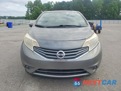 Piąte zdjęcie samochodu w środku: 2016 NISSAN VERSA NOTE SV VIN:3N1CE2CP3GL374296 - miniatura