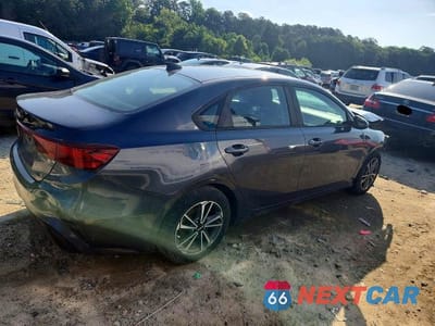 Trzecie zdjęcie samochodu z tyłu: 2022 KIA FORTE LXS VIN:3KPF24AD5NE495517 - miniatura