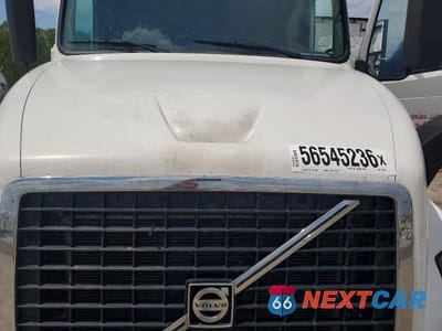 Zdjęcie 7 z 10 samochodu: 2017 VOLVO VNL SEMI TRUCK VIN:4V4NC9EH0HN954895 - miniatura