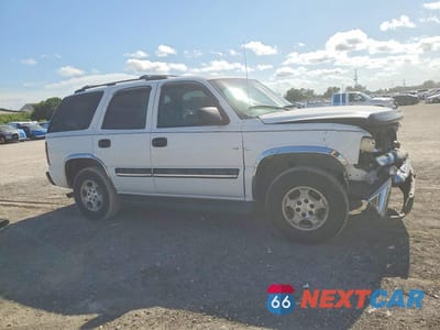 Czwarte zdjęcie samochodu z boku: 2004 CHEVROLET TAHOE C1500 VIN:1GNEC13V74R320001 - miniatura