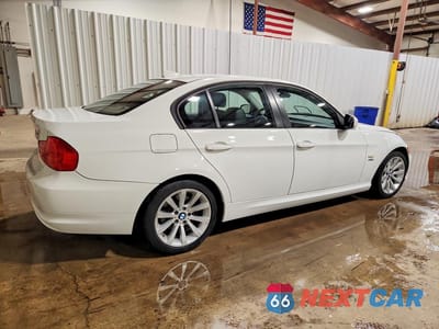 Trzecie zdjęcie samochodu z tyłu: 2011 BMW 328 XI SULEV VIN:WBAPK5G51BNN31718 - miniatura