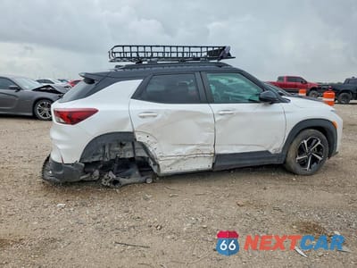 Trzecie zdjęcie samochodu z tyłu: 2022 CHEVROLET TRAILBLAZER RS VIN:KL79MTSL5NB020712 - miniatura
