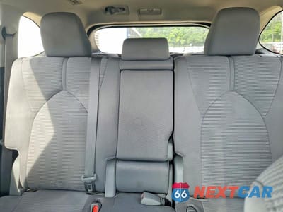 Zdjęcie 10 z 13 samochodu: 2021 TOYOTA HIGHLANDER L VIN:5TDCZRAH0MS531777 - miniatura