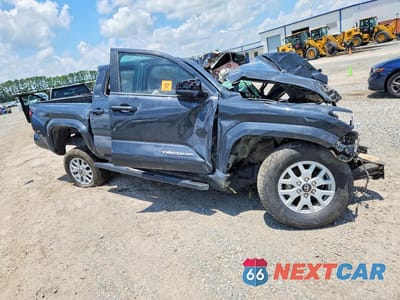 Czwarte zdjęcie samochodu z boku: 2024 TOYOTA TACOMA SR5 VIN:3TYLB5JN3RT060951 - miniatura