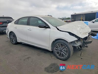 Czwarte zdjęcie samochodu z boku: 2023 KIA FORTE GT LINE VIN:3KPF54AD4PE593013 - miniatura