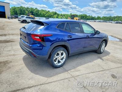 Trzecie zdjęcie samochodu z tyłu: 2024 CHEVROLET TRAX LS VIN:KL77LFE29RC139202 - miniatura