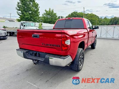 Trzecie zdjęcie samochodu z tyłu: 2016 TOYOTA TUNDRA SR5 VIN:5TFUY5F18GX492608 - miniatura
