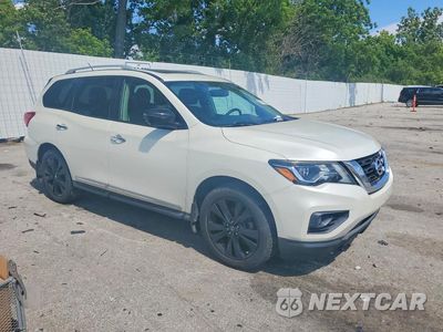 Czwarte zdjęcie samochodu z boku: 2017 NISSAN PATHFINDER PLATINUM VIN:5N1DR2MM7HC671137 - miniatura