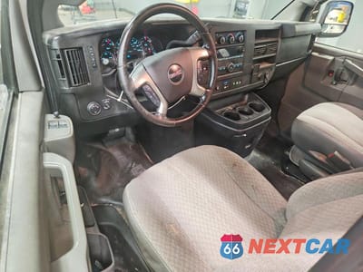 Zdjęcie 8 z 14 samochodu: 2016 GMC SAVANA G2500 VIN:1GTW7AFF8G1277670 - miniatura