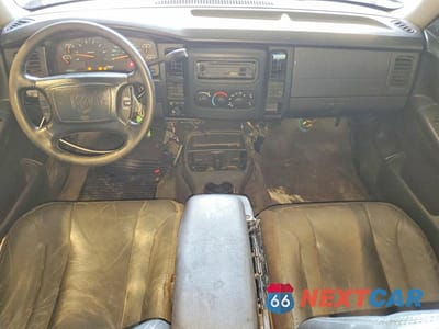 Zdjęcie 8 z 12 samochodu: 2001 DODGE DAKOTA QUAD VIN:1B7GG2AZ01S130921 - miniatura
