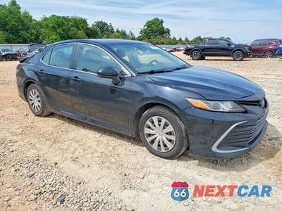 Czwarte zdjęcie samochodu z boku: 2023 TOYOTA CAMRY LE VIN:4T1C31AK7PU606209 - miniatura