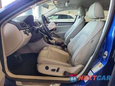 Zdjęcie 7 z 12 samochodu: 2016 VOLKSWAGEN PASSAT S VIN:1VWAT7A35GC062237 - miniatura