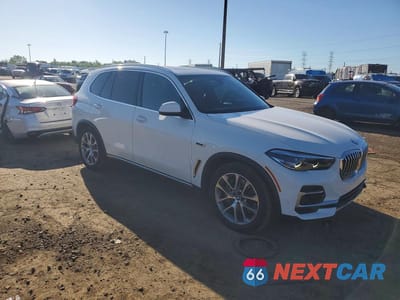 Czwarte zdjęcie samochodu z boku: 2023 BMW X5 XDRIVE45E VIN:5UXTA6C03P9R11081 - miniatura