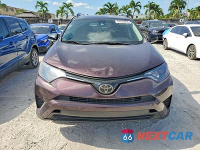 Piąte zdjęcie samochodu w środku: 2018 TOYOTA RAV4 VIN:2T3ZFREV5JW445670 - miniatura