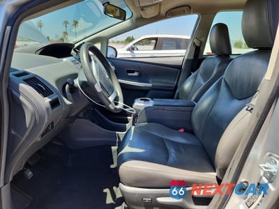 Zdjęcie 7 z 13 samochodu: 2014 TOYOTA PRIUS V TWO VIN:JTDZN3EU0E3363328 - miniatura