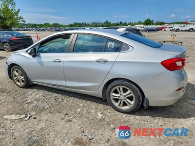 Drugie zdjęcie samochodu z przodu: 2017 CHEVROLET CRUZE LT VIN:1G1BE5SM6H7246683 - miniatura