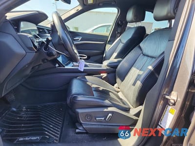 Zdjęcie 7 z 12 samochodu: 2019 AUDI E-TRON PRESTIGE VIN:WA1VAAGEXKB006688 - miniatura