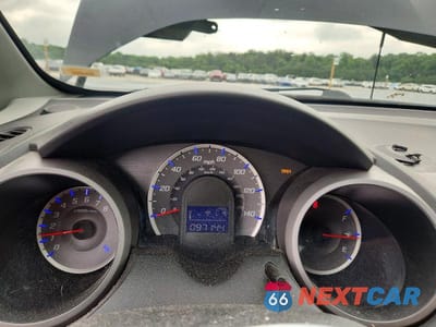 Zdjęcie 9 z 12 samochodu: 2010 HONDA FIT VIN:JHMGE8G20AC034363 - miniatura