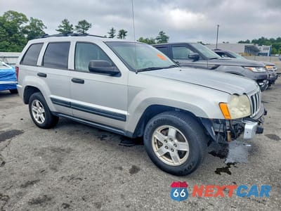 Czwarte zdjęcie samochodu z boku: 2005 JEEP GRAND CHEROKEE LAREDO VIN:1J4GR48K35C538077 - miniatura