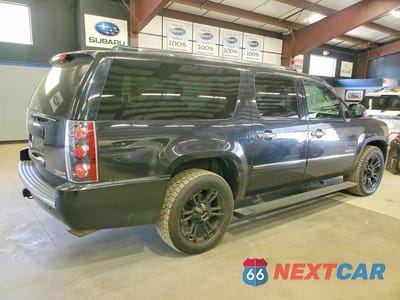 Trzecie zdjęcie samochodu z tyłu: 2011 GMC YUKON XL DENALI VIN:1GKS2MEF6BR274166 - miniatura